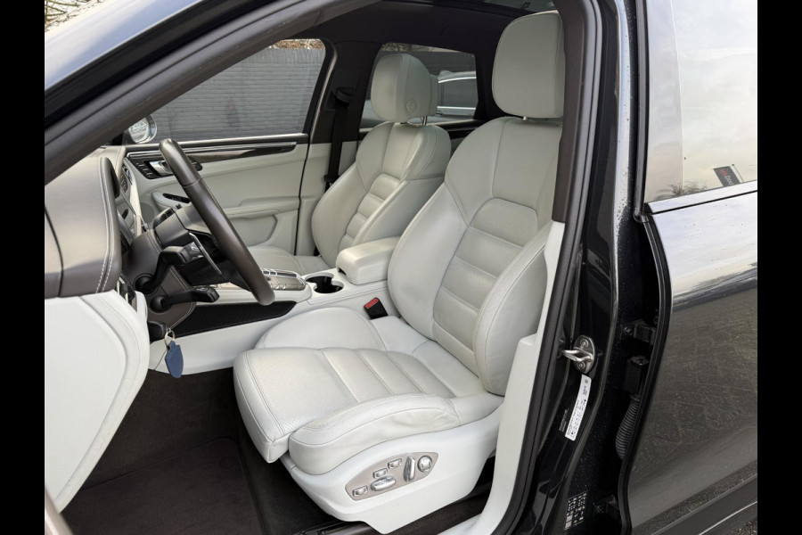 Porsche Macan 3.0 S Sport Chrono | Panoramadak | Camera | Luchtvering | Carbon | GPAYAUDIO | DAB |