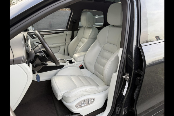 Porsche Macan 3.0 S Sport Chrono | Panoramadak | Camera | Luchtvering | Carbon | GPAYAUDIO | DAB |