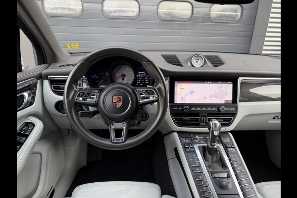 Porsche Macan 3.0 S Sport Chrono | Panoramadak | Camera | Luchtvering | Carbon | GPAYAUDIO | DAB |