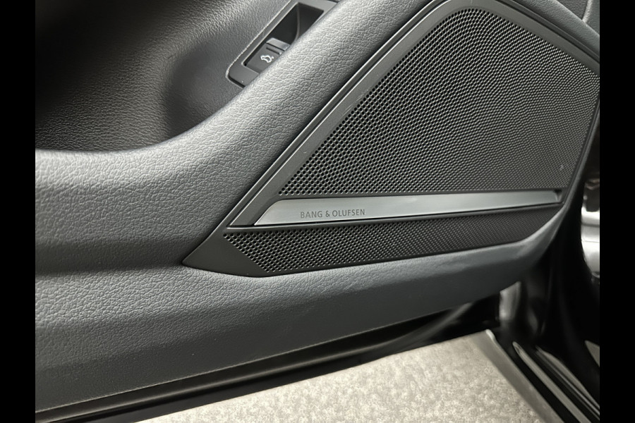 Audi A6 Avant 55 TFSI V6 340PK S-Line | Luchtvering | ACC | B&O | Panorama | 360 Camera | Matrix-LED | Trekhaak | RS-Leder | Standkachel | 4-Zone Clima | 21'' | Stoelverwarming V+A | Carplay | Lane & Side Assist | Virtual-Cockpit | Draadloos Laden.