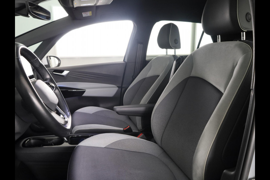 Volkswagen ID.3 First Plus 58 kWh 204 pk | Navigatie | Trekhaak (afneembaar) | Parkeersensoren | Achteruitrijcamera | Matrix LED koplampen | Stoelverwarming |