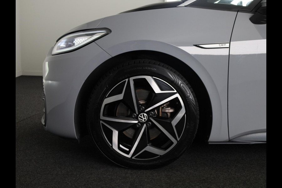 Volkswagen ID.3 First Plus 58 kWh 204 pk | Navigatie | Trekhaak (afneembaar) | Parkeersensoren | Achteruitrijcamera | Matrix LED koplampen | Stoelverwarming |