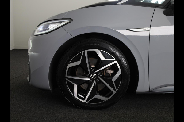 Volkswagen ID.3 First Plus 58 kWh 204 pk | Navigatie | Trekhaak (afneembaar) | Parkeersensoren | Achteruitrijcamera | Matrix LED koplampen | Stoelverwarming |