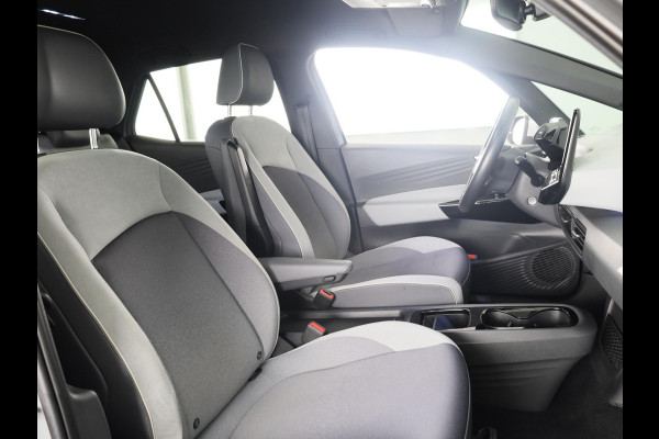 Volkswagen ID.3 First Plus 58 kWh 204 pk | Navigatie | Trekhaak (afneembaar) | Parkeersensoren | Achteruitrijcamera | Matrix LED koplampen | Stoelverwarming |
