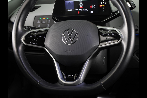 Volkswagen ID.3 First Plus 58 kWh 204 pk | Navigatie | Trekhaak (afneembaar) | Parkeersensoren | Achteruitrijcamera | Matrix LED koplampen | Stoelverwarming |