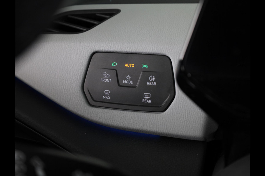Volkswagen ID.3 First Plus 58 kWh 204 pk | Navigatie | Trekhaak (afneembaar) | Parkeersensoren | Achteruitrijcamera | Matrix LED koplampen | Stoelverwarming |