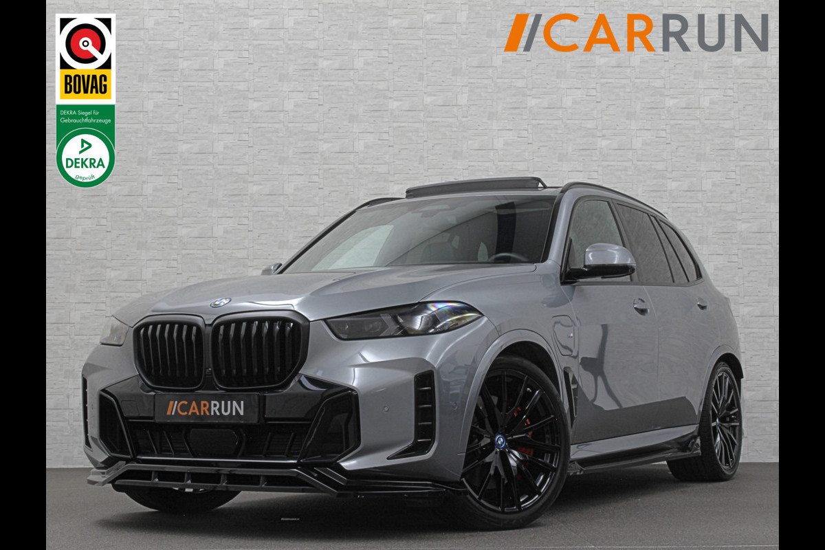 BMW X5 50e *3x Op Voorraad* M-Sport Pro | 360 Camera | Sky-Lounge Pano | ACC | Comfortstoelen | Indiv. Leder | Massage | Stoelventilati 4-Zone Clima | Trekhaak | 22'' | Head-Up | Keyless-Entry | Harman-Kardon | Stoelverwarming V+A | M-Gordels | Glaspook | Stuurverwarming | Iconic-Glow | Luchtvering | Zonwering | Carplay | Beker Clima |