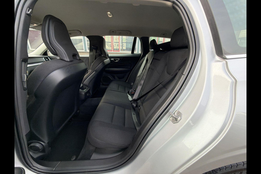 Volvo V60 2.0 B3 Momentum Business | Mild Hybrid | A-Camera | Park Assist | Pilot Assist | Navigatie | Lm-Velgen