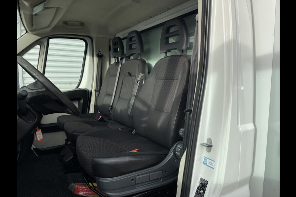 Peugeot Boxer 435 2.0 BlueHDI 164pk Pro bakwagen met Dhollandia laadklep / 440 cm lang / doorladen tot 550 cm mogelijk boven de cabine / euro 6 / airco