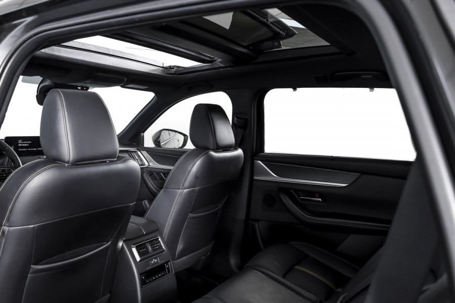 Mazda CX-80 2.5 e-SkyActiv PHEV Homura Plus 7p. | S/K-Panodak | Adapt. Cruise | Elek. Stoel-+verwarming & Ventilatie | Leder | HUD | 360 Camera | Bose | NAV+App. Connect | LM 20" | 9331