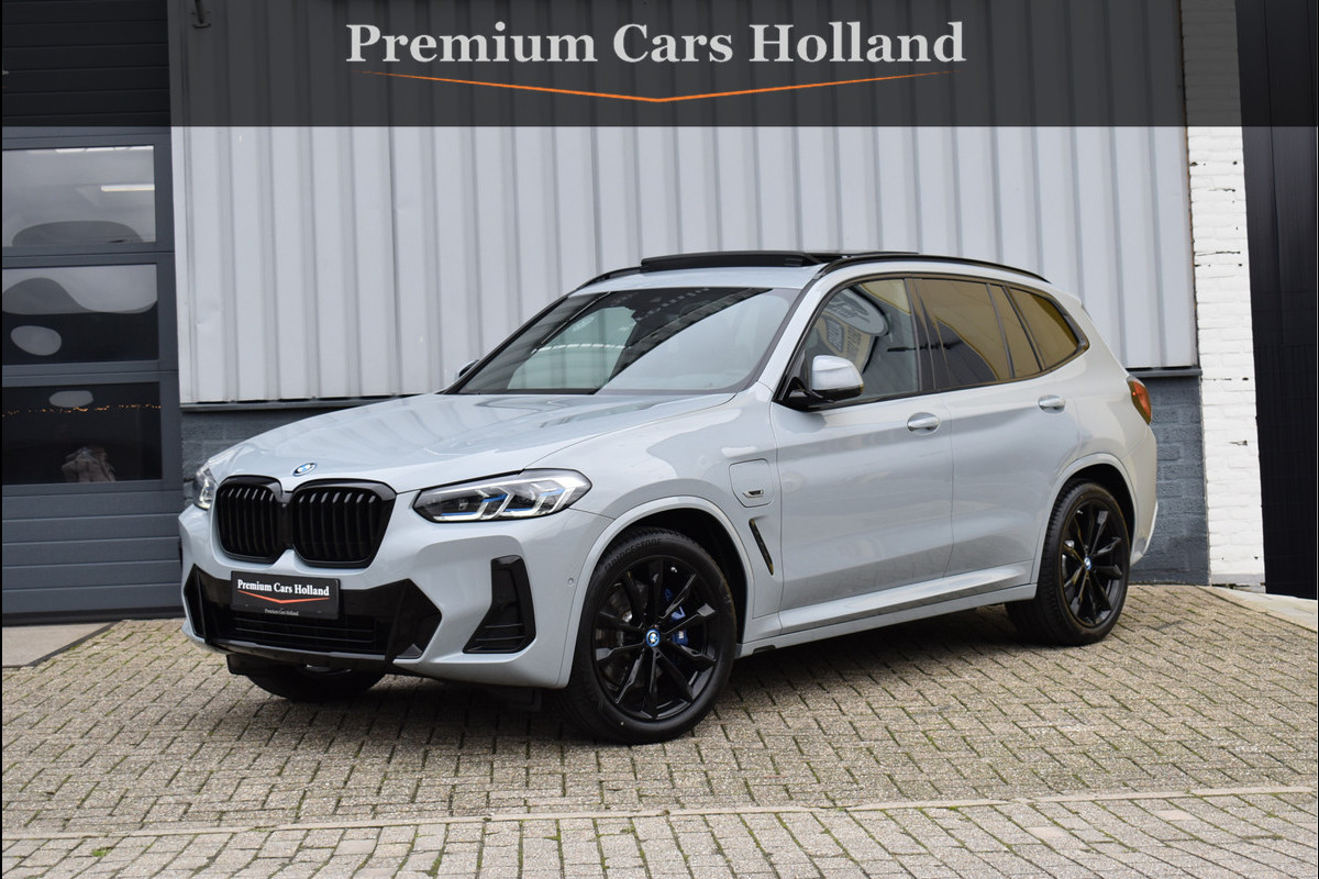 BMW X3 xDrive30e M-Pakket 292 Pk Brooklyn Grau Pano Memory Laser 20 Inch