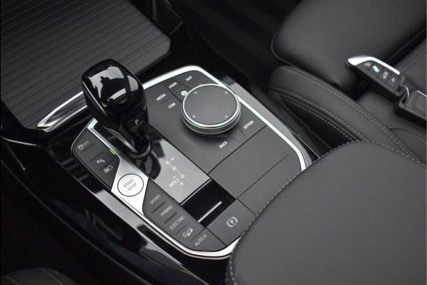 BMW X3 xDrive30e M-Pakket 292 Pk Brooklyn Grau Pano Memory Laser 20 Inch