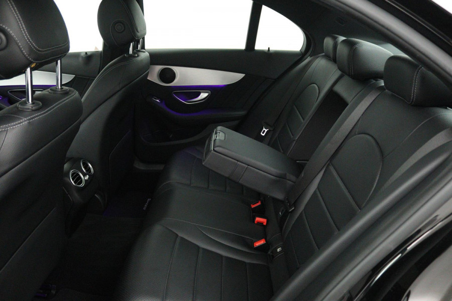 Mercedes-Benz C-Klasse 180 Business Solution AMG (PANORAMADAK, SFEERVERLICHTING, STOELVERWARMING, ACHTERUITRIJCAMERA, SENSOREN)