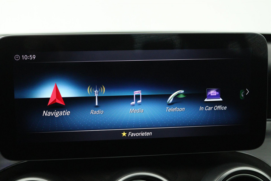 Mercedes-Benz C-Klasse 180 Business Solution AMG (PANORAMADAK, SFEERVERLICHTING, STOELVERWARMING, ACHTERUITRIJCAMERA, SENSOREN)