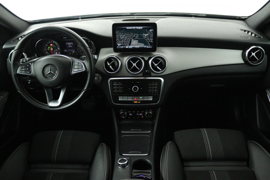 Mercedes-Benz GLA 200 Premium Plus (STOELVERWARMING, ACHTERUITRIJCAMERA, CRUISE CONTROL, PARKEERSENSOREN, NAVIGATIE)
