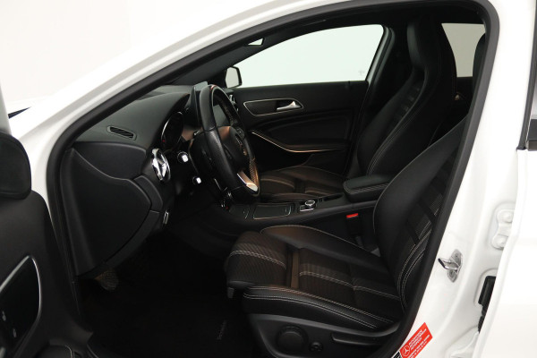 Mercedes-Benz GLA 200 Premium Plus (STOELVERWARMING, ACHTERUITRIJCAMERA, CRUISE CONTROL, PARKEERSENSOREN, NAVIGATIE)