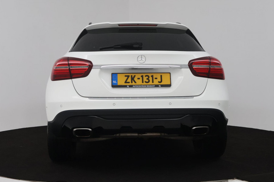 Mercedes-Benz GLA 200 Premium Plus (STOELVERWARMING, ACHTERUITRIJCAMERA, CRUISE CONTROL, PARKEERSENSOREN, NAVIGATIE)