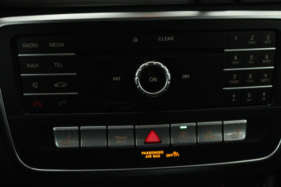 Mercedes-Benz GLA 200 Premium Plus (STOELVERWARMING, ACHTERUITRIJCAMERA, CRUISE CONTROL, PARKEERSENSOREN, NAVIGATIE)