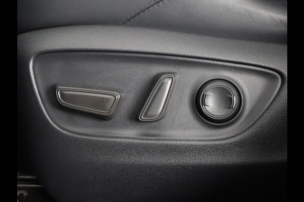 Toyota RAV4 2.5 EXECUTIVE PACK BITONE SCHUIFDAK GARANTIE 2029 LEDER. CAMERA. CARPLAY NAVIGATIE. ELEKTRISCHE ACHTERKLEP