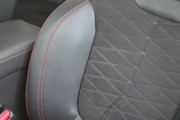 Renault Kadjar 1.3 TCe Black Edition | Automaat | Trekhaak 1500KG | BOSE | Stoelverwarming | Panorama Dak | Navigatie | Cruise Control | Climate Control | Camera |