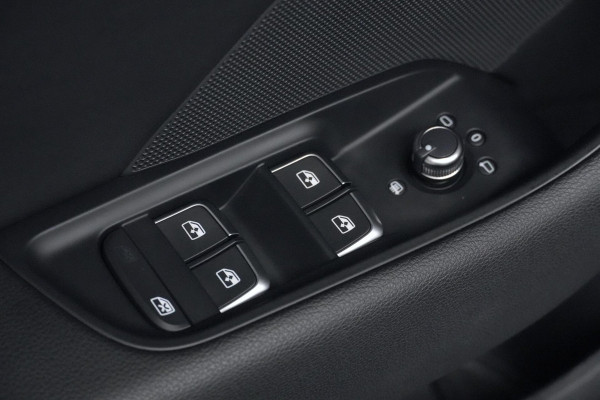 Audi A3 Sportback 1.0 TFSI 3x S Line Automaat | Pano-dak | Virtual | CarPlay | Acc | Stoelverwarming | Led | Pdc |