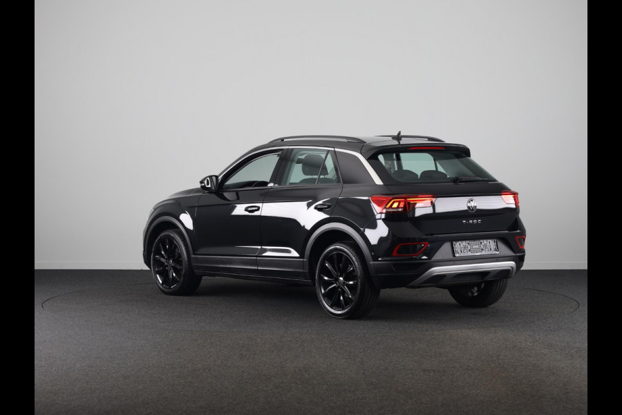Volkswagen T-Roc 1.5 TSI Life 150 pk Automaat (DSG) | Navigatie | Trekhaak (afneembaar) | Parkeersensoren (Park assist) | Achteruitrijcamera | Stoelverwarming |