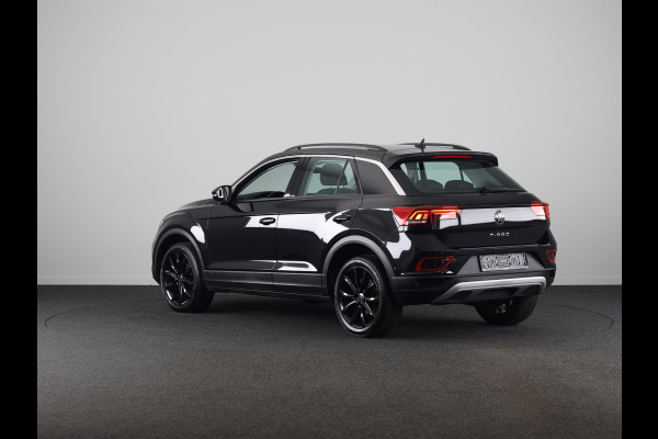 Volkswagen T-Roc 1.5 TSI Life 150 pk Automaat (DSG) | Navigatie | Trekhaak (afneembaar) | Parkeersensoren (Park assist) | Achteruitrijcamera | Stoelverwarming |