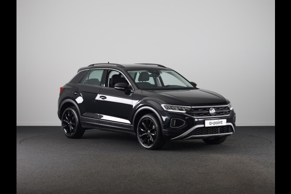 Volkswagen T-Roc 1.5 TSI Life 150 pk Automaat (DSG) | Navigatie | Trekhaak (afneembaar) | Parkeersensoren (Park assist) | Achteruitrijcamera | Stoelverwarming |