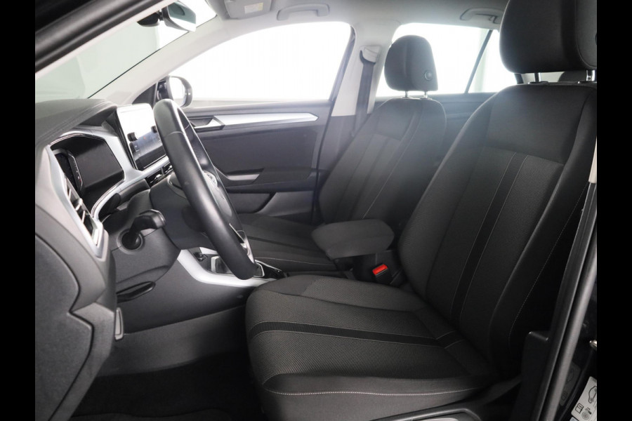 Volkswagen T-Roc 1.5 TSI Life 150 pk Automaat (DSG) | Navigatie | Trekhaak (afneembaar) | Parkeersensoren (Park assist) | Achteruitrijcamera | Stoelverwarming |