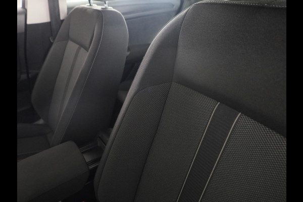 Volkswagen T-Roc 1.5 TSI Life 150 pk Automaat (DSG) | Navigatie | Trekhaak (afneembaar) | Parkeersensoren (Park assist) | Achteruitrijcamera | Stoelverwarming |