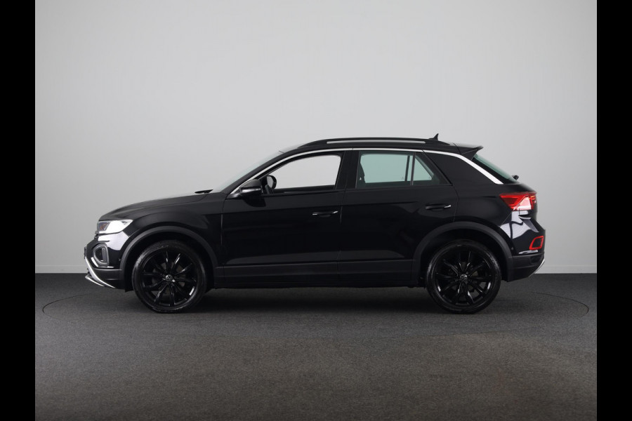Volkswagen T-Roc 1.5 TSI Life 150 pk Automaat (DSG) | Navigatie | Trekhaak (afneembaar) | Parkeersensoren (Park assist) | Achteruitrijcamera | Stoelverwarming |