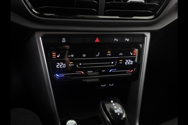 Volkswagen T-Roc 1.5 TSI Life 150 pk Automaat (DSG) | Navigatie | Trekhaak (afneembaar) | Parkeersensoren (Park assist) | Achteruitrijcamera | Stoelverwarming |
