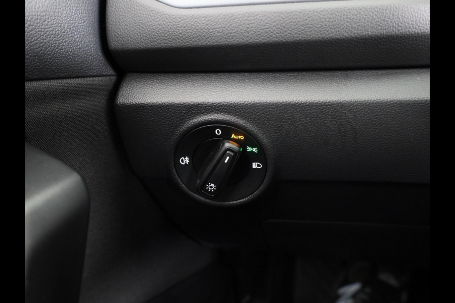 Volkswagen T-Roc 1.5 TSI Life 150 pk Automaat (DSG) | Navigatie | Trekhaak (afneembaar) | Parkeersensoren (Park assist) | Achteruitrijcamera | Stoelverwarming |