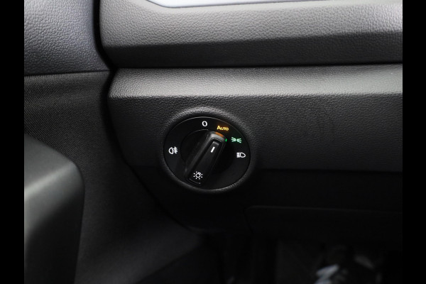 Volkswagen T-Roc 1.5 TSI Life 150 pk Automaat (DSG) | Navigatie | Trekhaak (afneembaar) | Parkeersensoren (Park assist) | Achteruitrijcamera | Stoelverwarming |