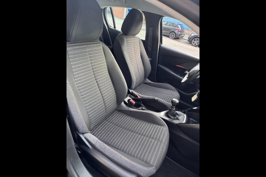 Peugeot 208 1.2 PureTech Active Pack 27.000 KM - Apple CarPlay / Navigatie I Airco I LED I Veiligheid pakket I Dealer onderhouden