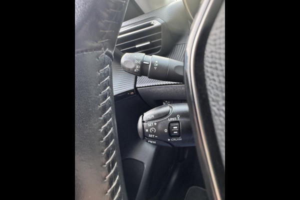 Peugeot 208 1.2 PureTech Active Pack 27.000 KM - Apple CarPlay / Navigatie I Airco I LED I Veiligheid pakket I Dealer onderhouden