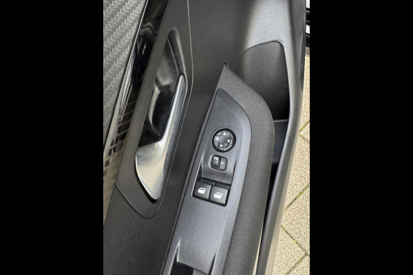 Peugeot 208 1.2 PureTech Active Pack 27.000 KM - Apple CarPlay / Navigatie I Airco I LED I Veiligheid pakket I Dealer onderhouden