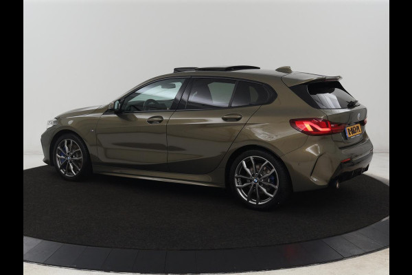 BMW 1-serie 118i M Sport | Panoramadak | Leder | Stoelverwarming | Carplay | Sfeerverlichting | Camera | Live Cockpit | Sportstoelen | Navigatie | Park Assist