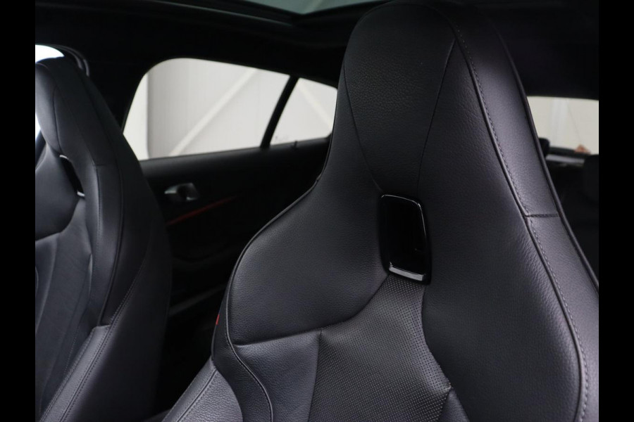 BMW 1-serie 118i M Sport | Panoramadak | Leder | Stoelverwarming | Carplay | Sfeerverlichting | Camera | Live Cockpit | Sportstoelen | Navigatie | Park Assist