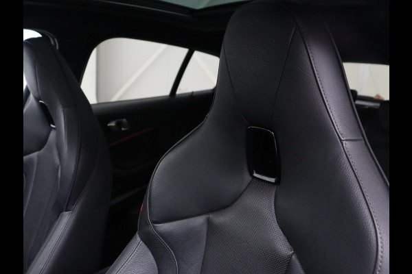 BMW 1-serie 118i M Sport | Panoramadak | Leder | Stoelverwarming | Carplay | Sfeerverlichting | Camera | Live Cockpit | Sportstoelen | Navigatie | Park Assist