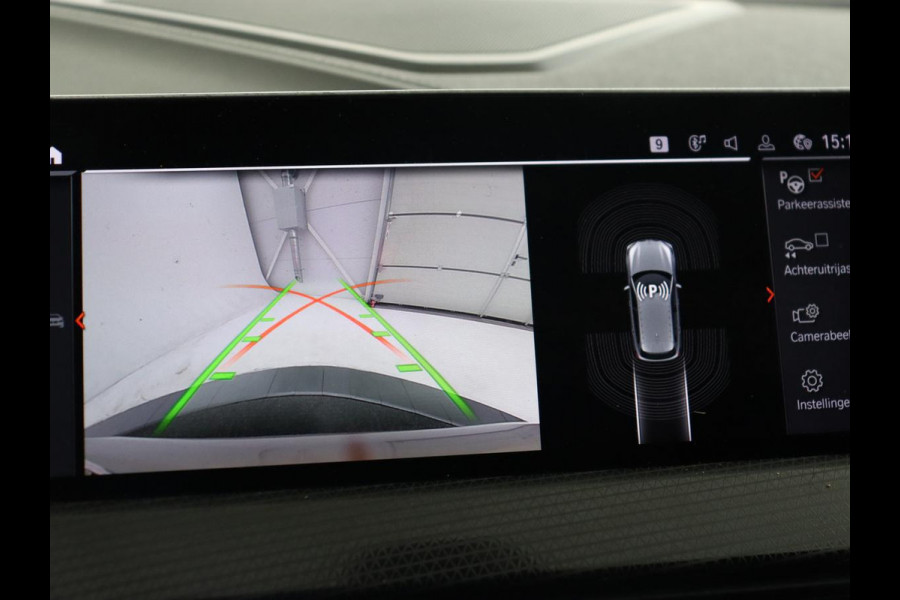 BMW 1-serie 118i M Sport | Panoramadak | Leder | Stoelverwarming | Carplay | Sfeerverlichting | Camera | Live Cockpit | Sportstoelen | Navigatie | Park Assist