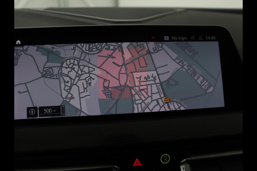 BMW 1-serie 118i M Sport | Panoramadak | Leder | Stoelverwarming | Carplay | Sfeerverlichting | Camera | Live Cockpit | Sportstoelen | Navigatie | Park Assist