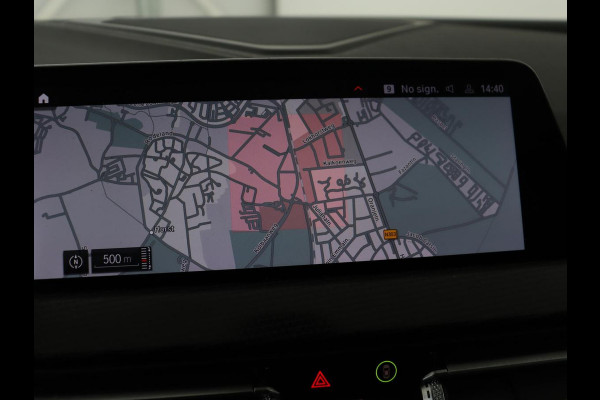 BMW 1-serie 118i M Sport | Panoramadak | Leder | Stoelverwarming | Carplay | Sfeerverlichting | Camera | Live Cockpit | Sportstoelen | Navigatie | Park Assist