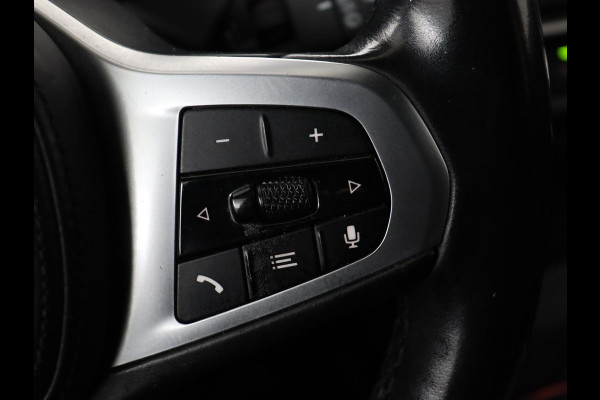 BMW 1-serie 118i M Sport | Panoramadak | Leder | Stoelverwarming | Carplay | Sfeerverlichting | Camera | Live Cockpit | Sportstoelen | Navigatie | Park Assist