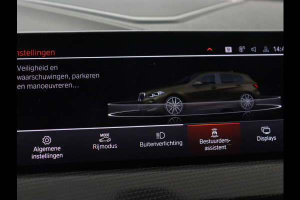 BMW 1-serie 118i M Sport | Panoramadak | Leder | Stoelverwarming | Carplay | Sfeerverlichting | Camera | Live Cockpit | Sportstoelen | Navigatie | Park Assist