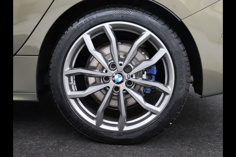 BMW 1-serie 118i M Sport | Panoramadak | Leder | Stoelverwarming | Carplay | Sfeerverlichting | Camera | Live Cockpit | Sportstoelen | Navigatie | Park Assist