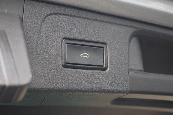 Volkswagen Passat Variant 1.4 TSI 218 PK PHEV GTE BNS, Leder, Trekhaak, Matrix-LED, keyless, Groot-Navigatie