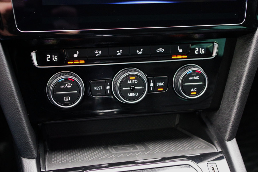 Volkswagen Passat Variant 1.4 TSI 218 PK PHEV GTE BNS, Leder, Trekhaak, Matrix-LED, keyless, Groot-Navigatie