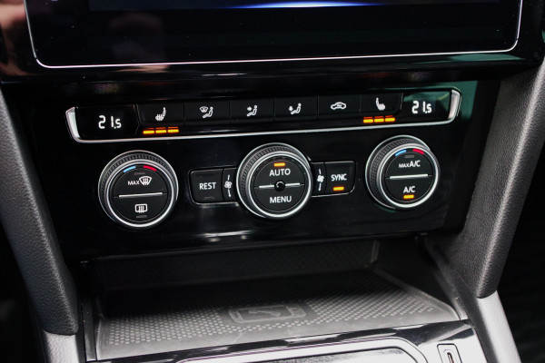 Volkswagen Passat Variant 1.4 TSI 218 PK PHEV GTE BNS, Leder, Trekhaak, Matrix-LED, keyless, Groot-Navigatie