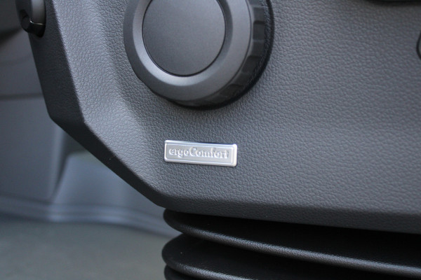 Volkswagen Crafter 35 2.0 TDI L3H3 177pk - Facelift - Navigatie - LED - Geveerde stoel - Virtual cockpit - Camera - Trekhaak - Stoelverwarming - Ri